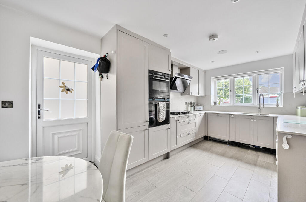 1298394-10-685d11...