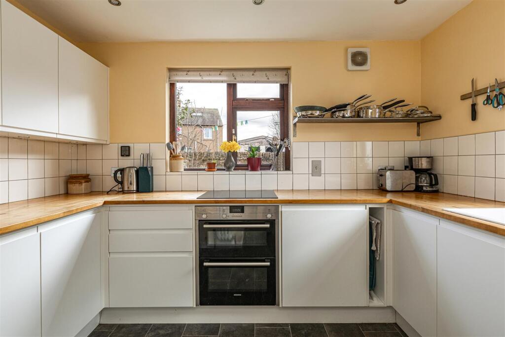 2 Alpine Crescent Thornhill 18.JPG