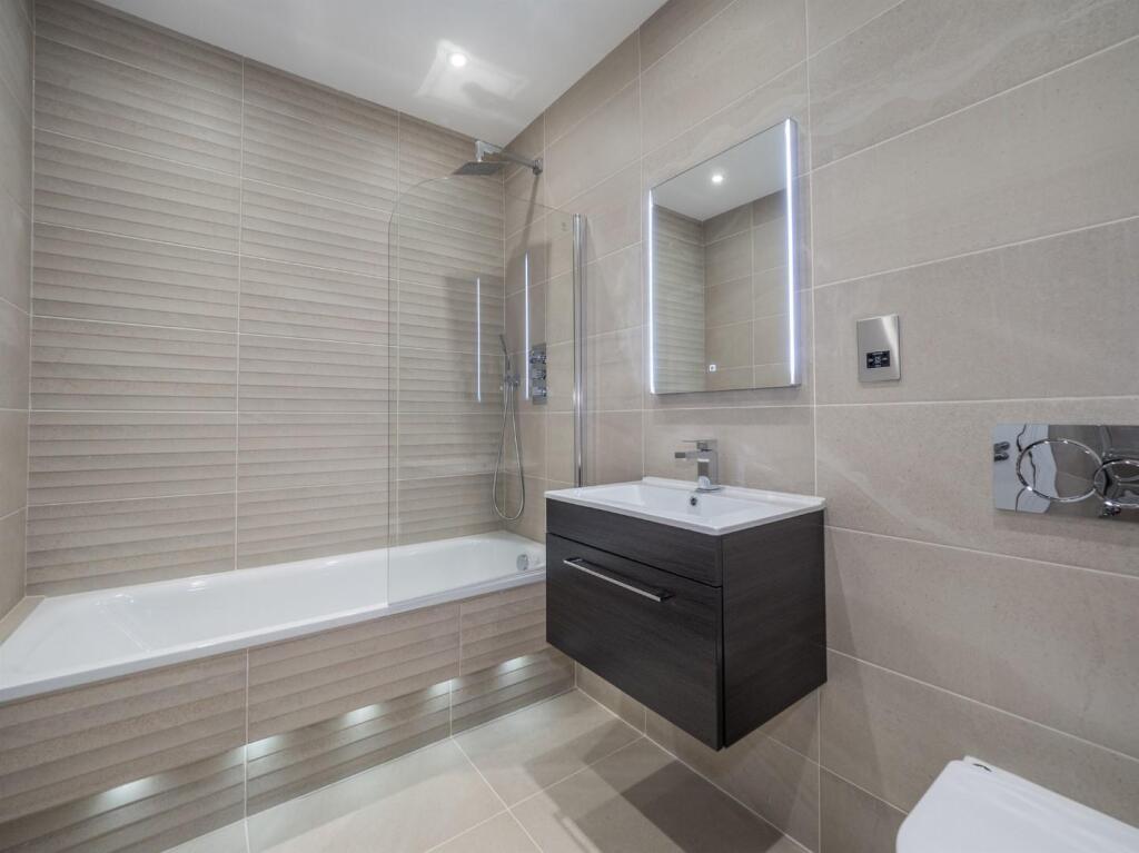 Berkeley House how Home Family Bathroom.jpg