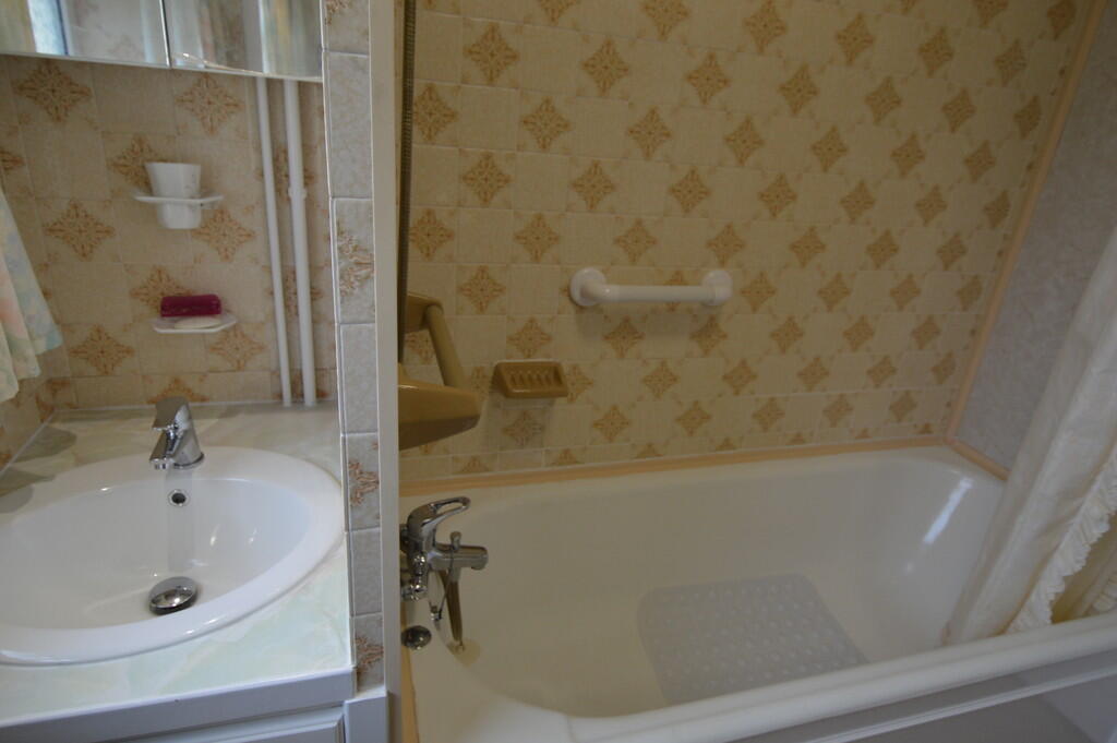 11 Bathroom