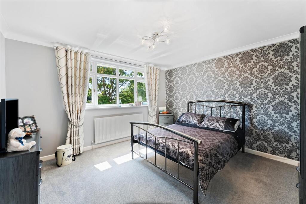 14 - bedroom.jpg