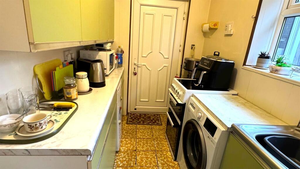 Kitchen (1).jpg