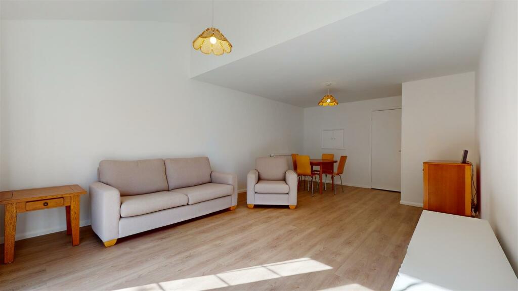 LIVING/DINING ROOM