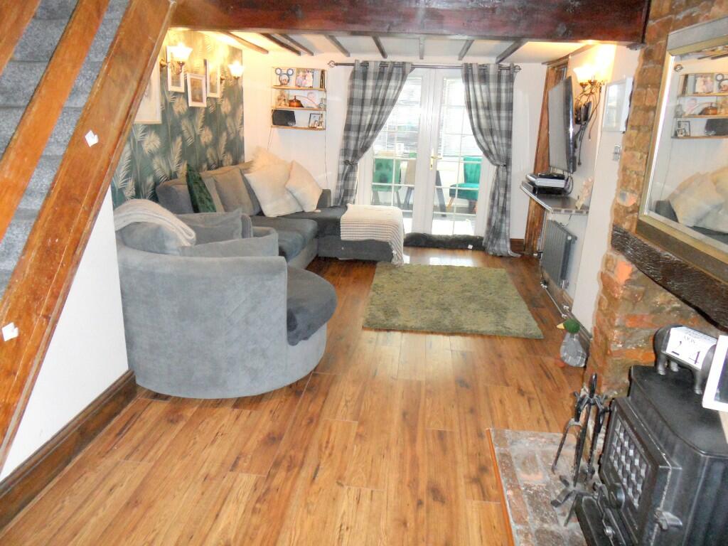 LOUNGE/DINER