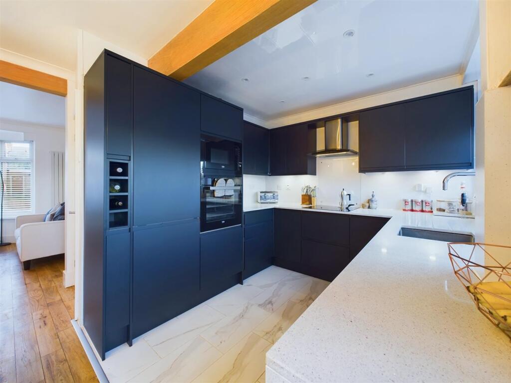Kitchen: