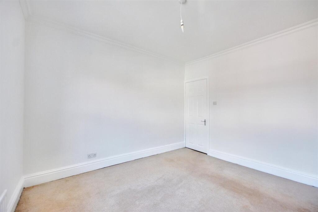 Bedroom 1_2.jpeg
