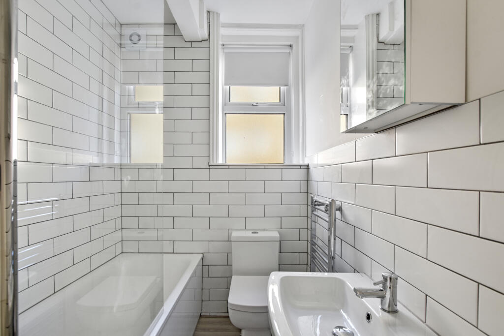 5.bathroom.JPG