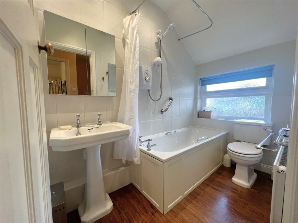 Bathroom.JPG