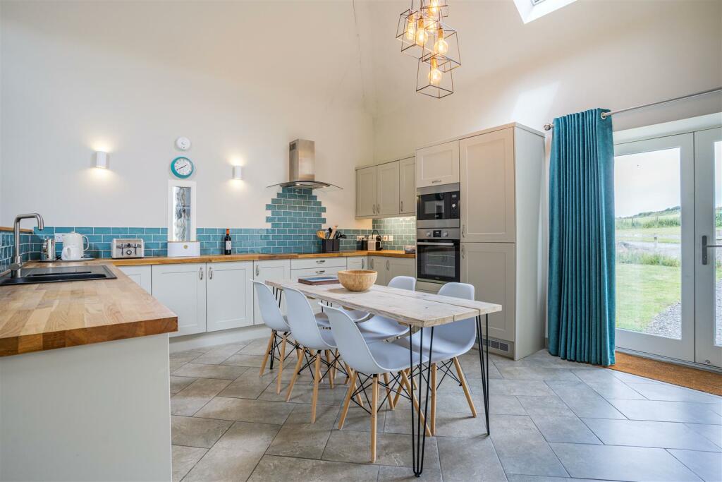 8508933-interior02.jpg