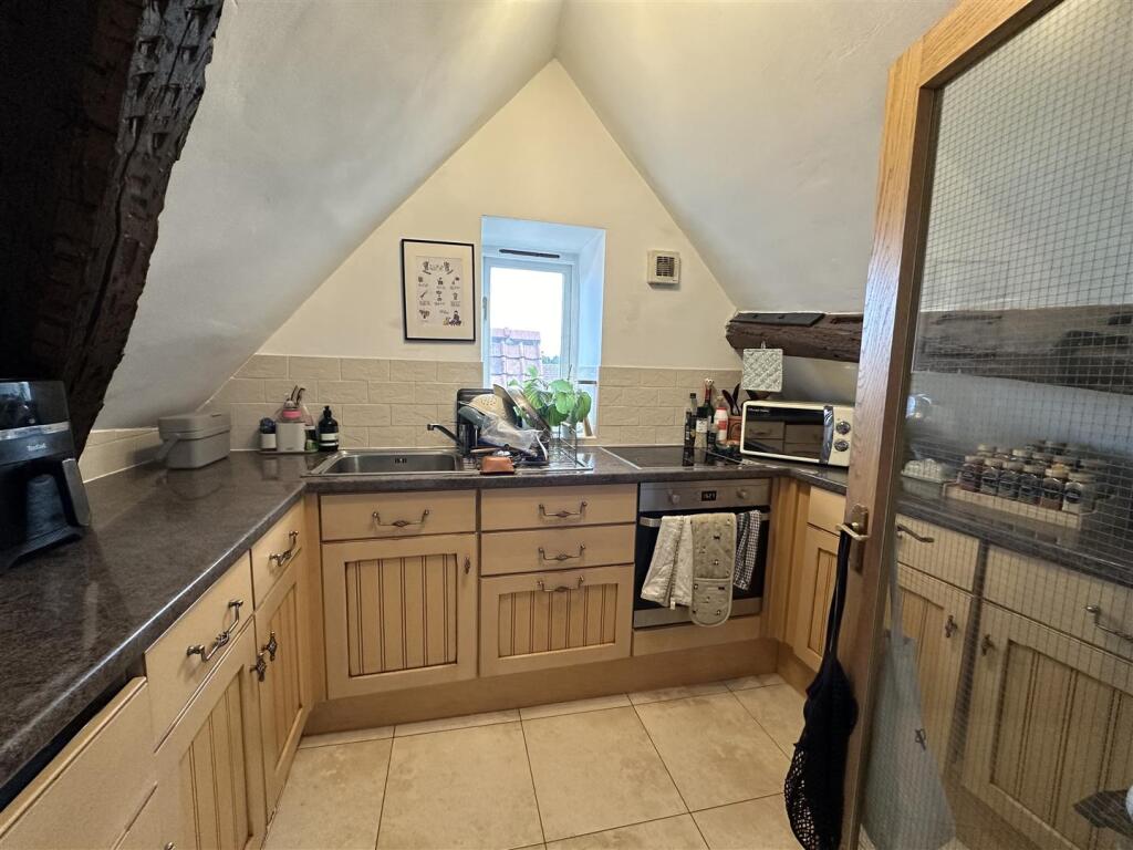 Kitchen 2.jpg