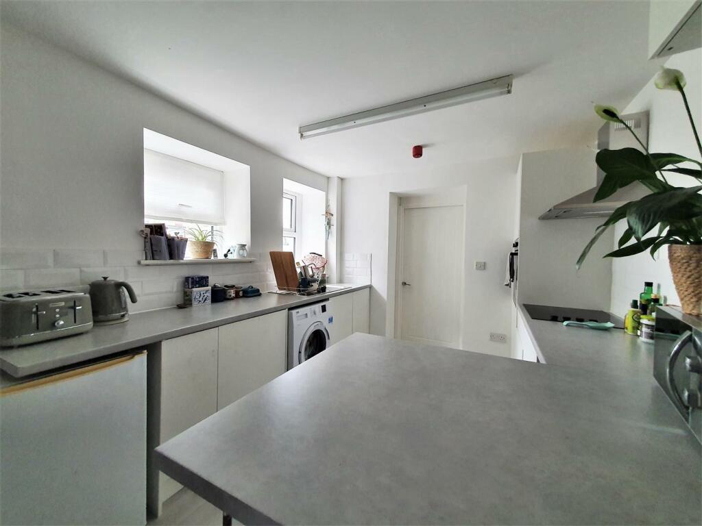 Flat 2, Kitchen