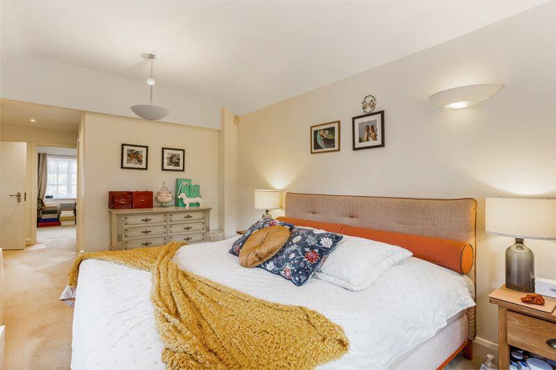 Principal bedroom