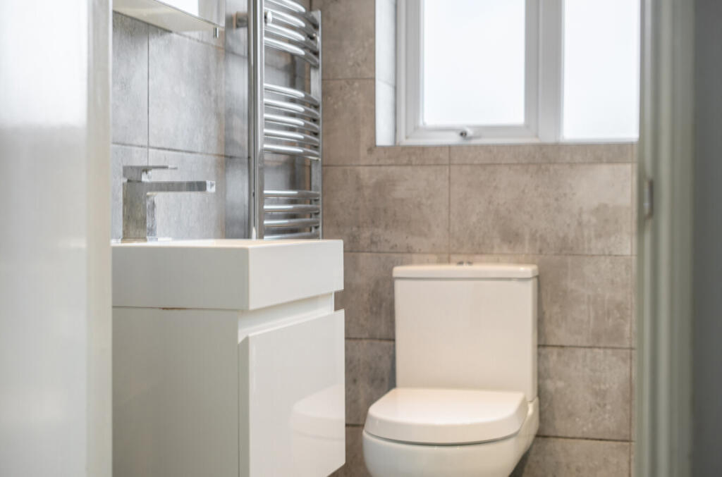 1387845-12-693c1e...