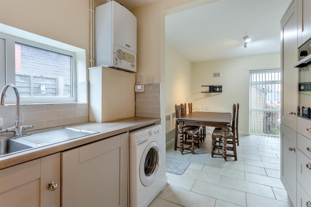 8632931-interior18.jpg