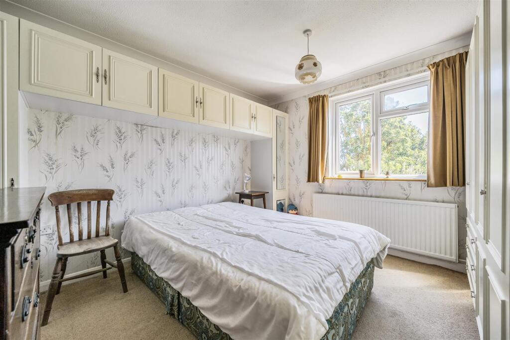 Bed 2.jpg