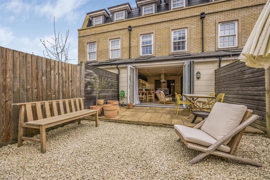 2 Cambridge Mews, Serpentine Road, Southsea-Portic