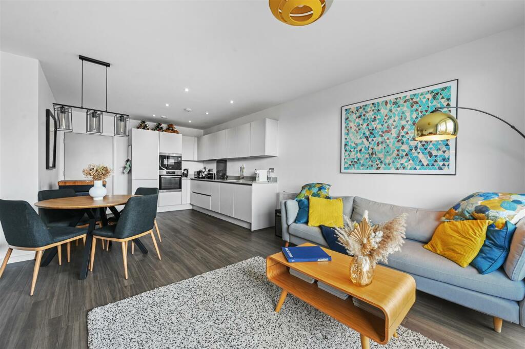 Kitchen and Reception Room 3.JPG