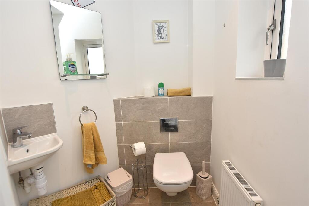 Cloakroom/WC