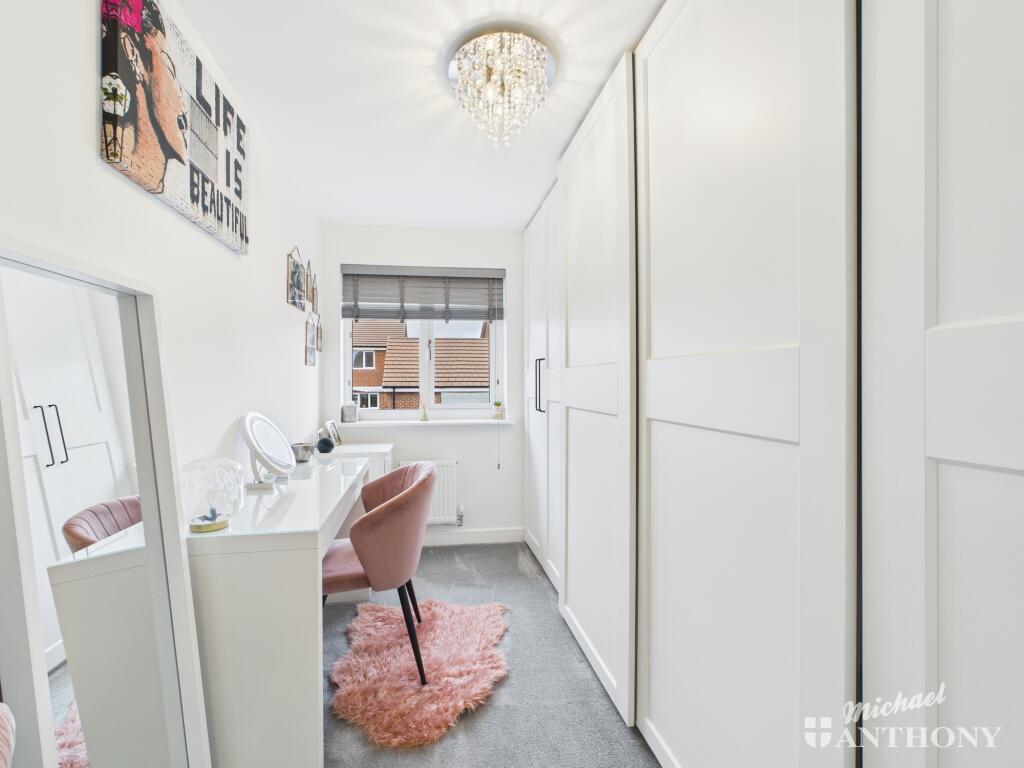 CAM02773G0-PR0305-STILL009