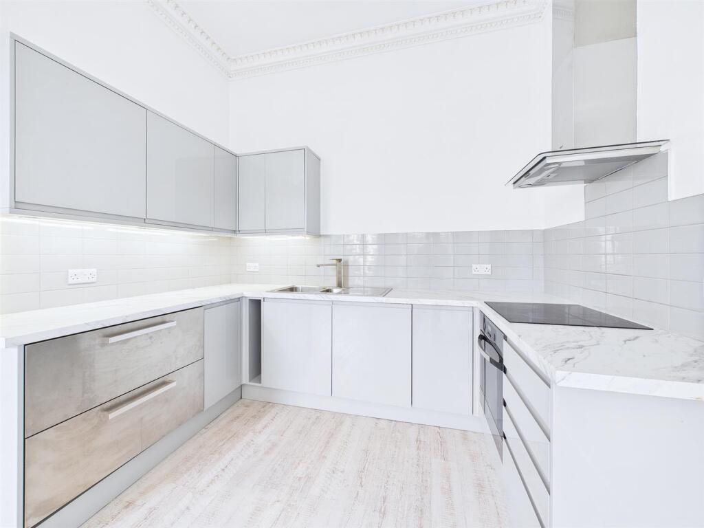 3 - 1 Bedroom Flat in Clifton.jpg