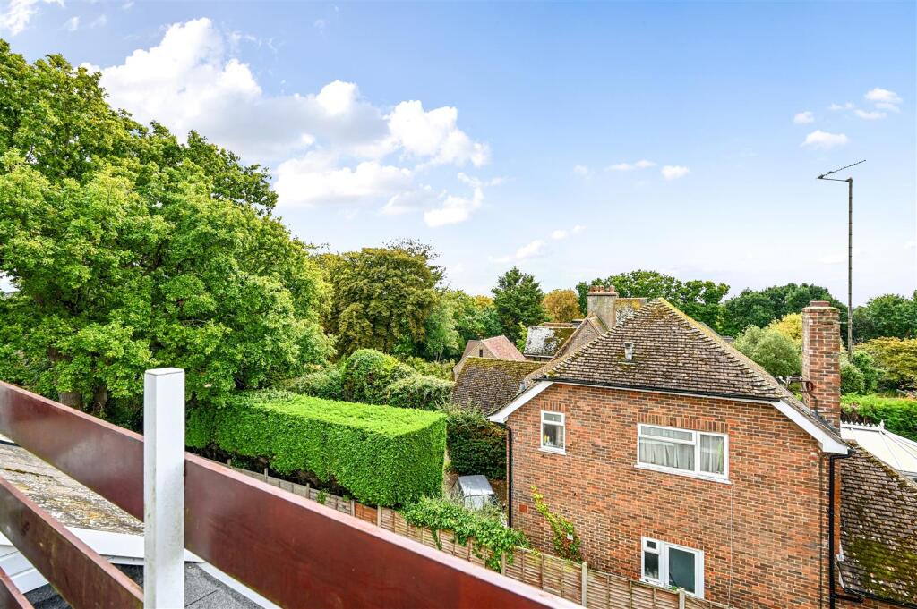 17 PINEWOODS COURT - TN393UD (2).jpg