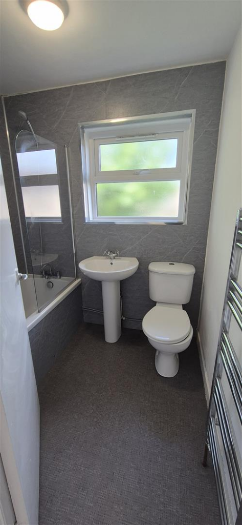 18 LivingstoneTerace Bathroom.png