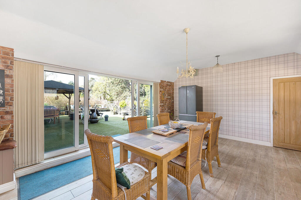 Abbots Court ph31