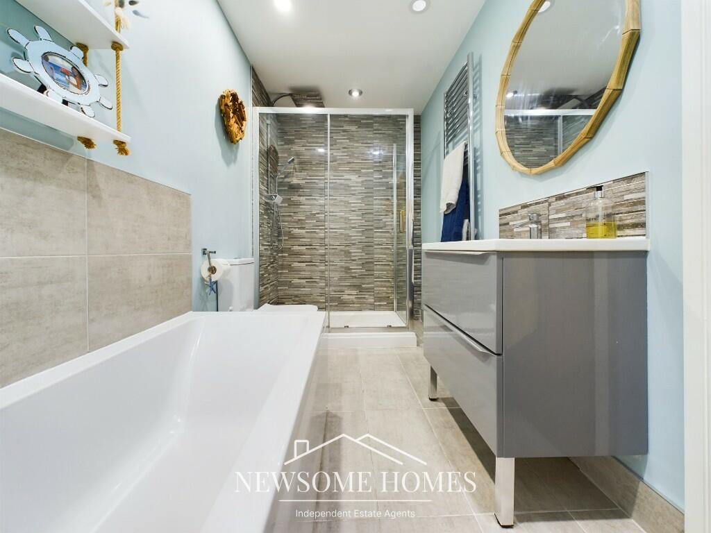 Bath/ Shower Room