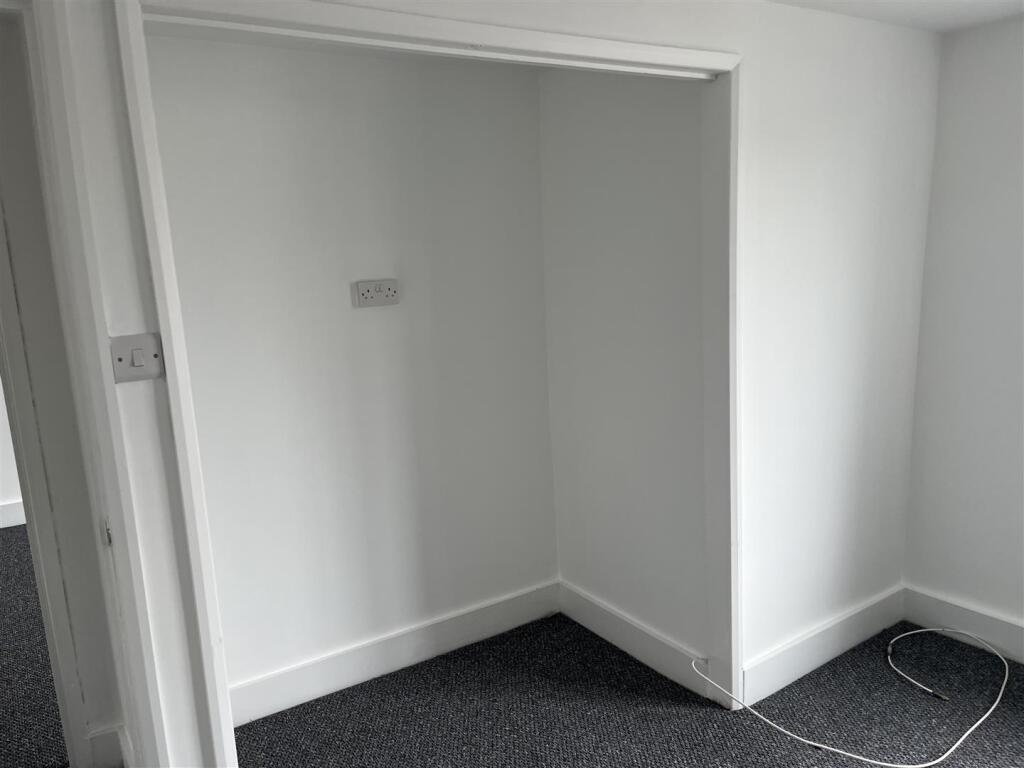 Bedroom 1b.JPG
