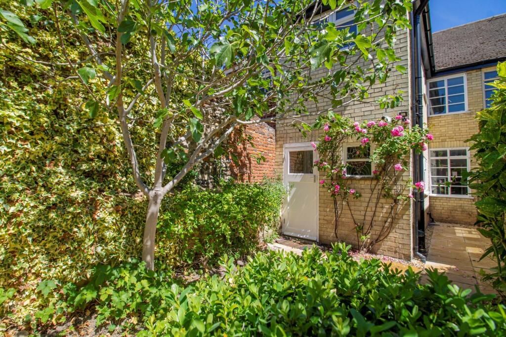 60 Guildhall Street, BSE [Garden] 04.jpg