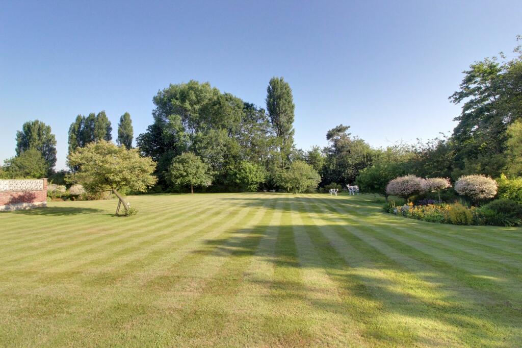 Frpnt Lawn