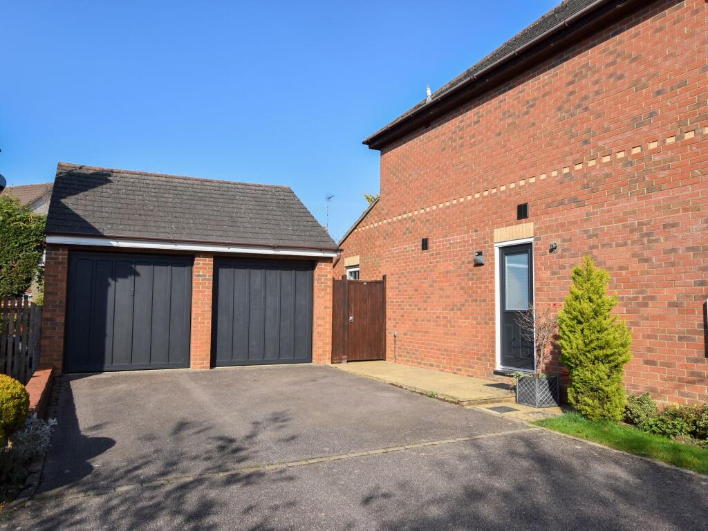Double Garage &amp; Driveway