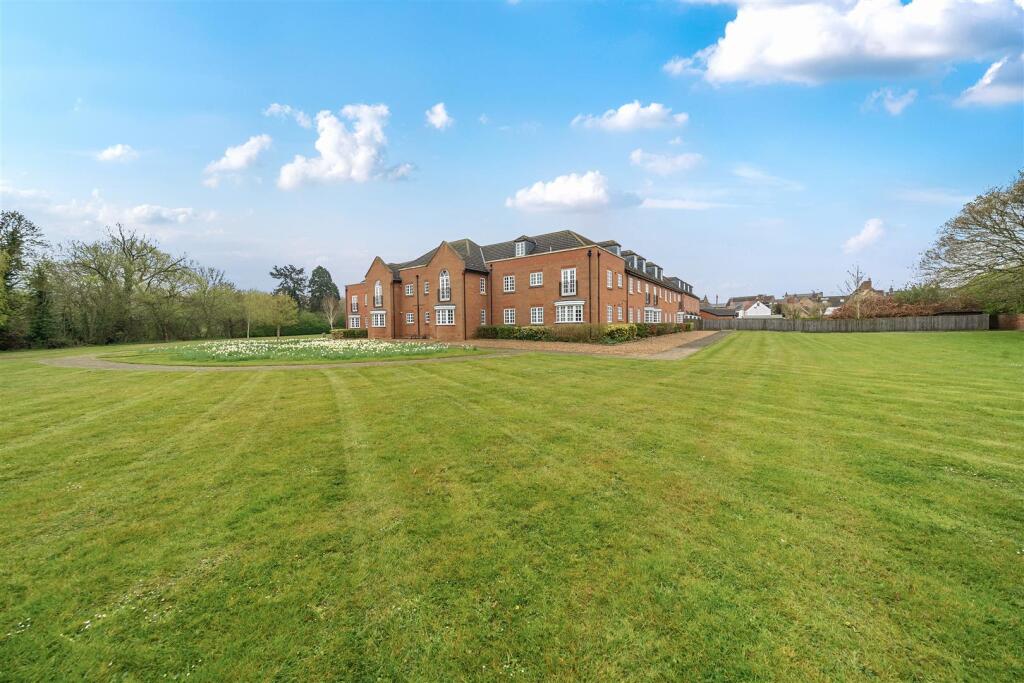 61 Reffield Close, Towcester (12).jpg