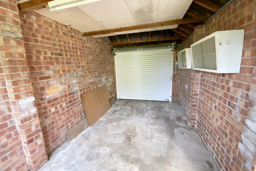 OUTSIDE - SIDE (Garage)