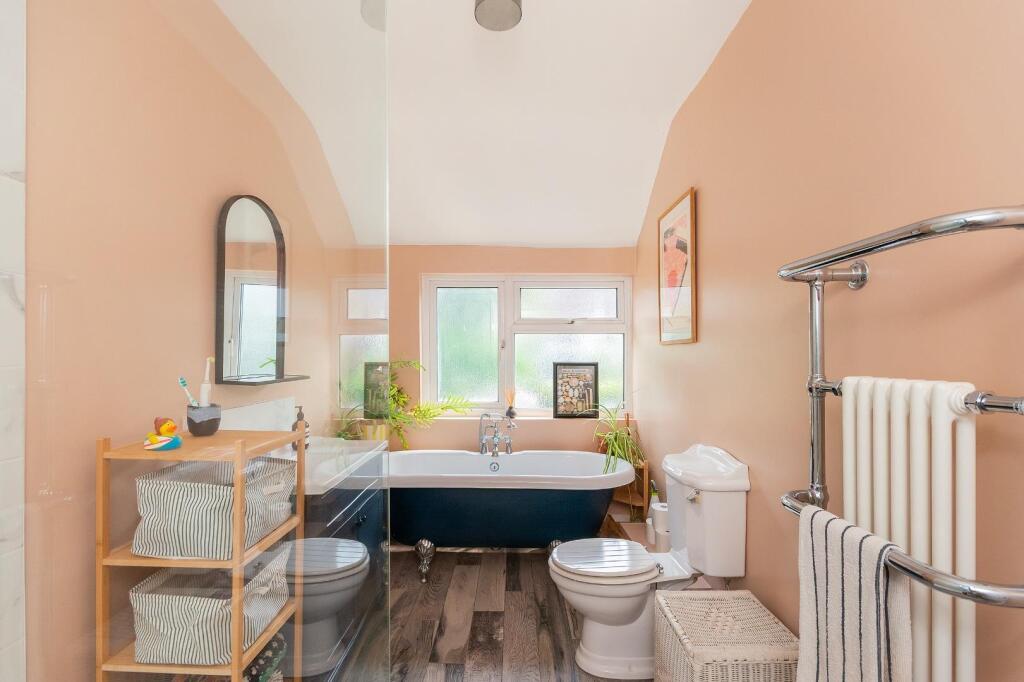 2S8RBN - Bathroom B.jpg