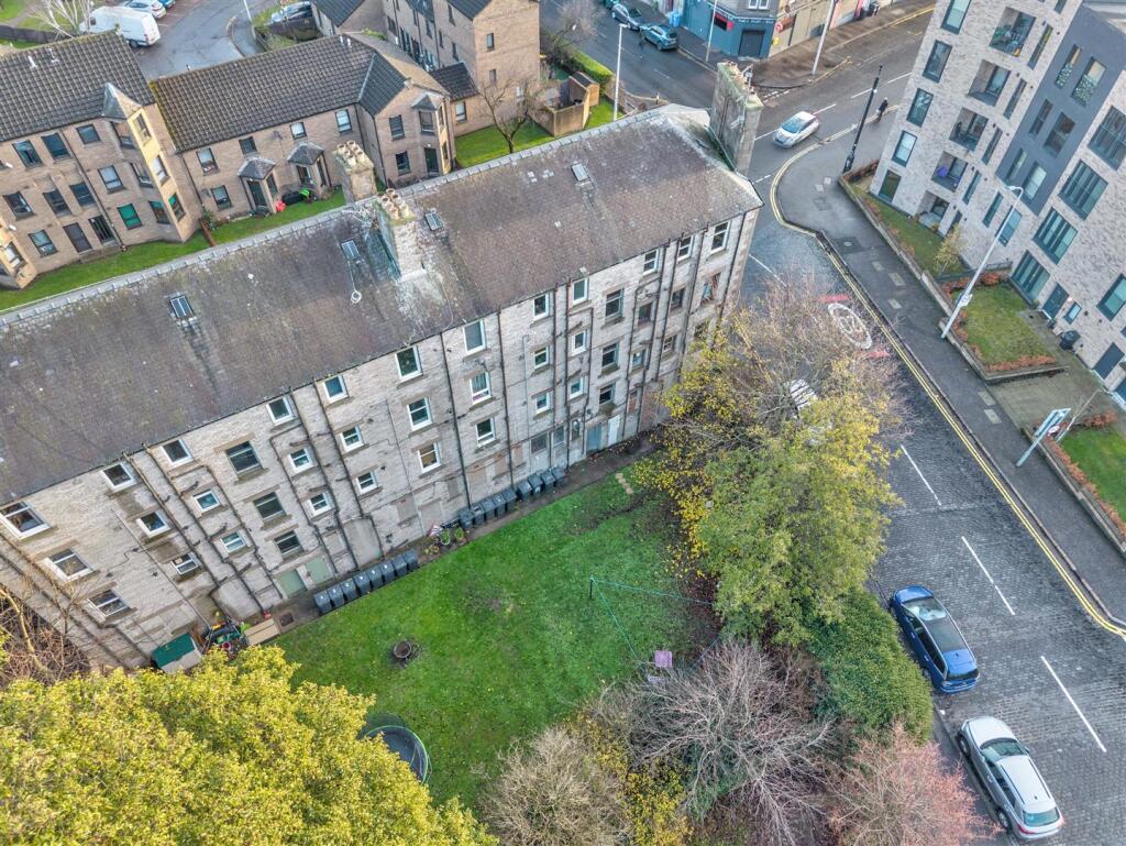 1R 102 Strathmartine Road Dundee-4.JPG
