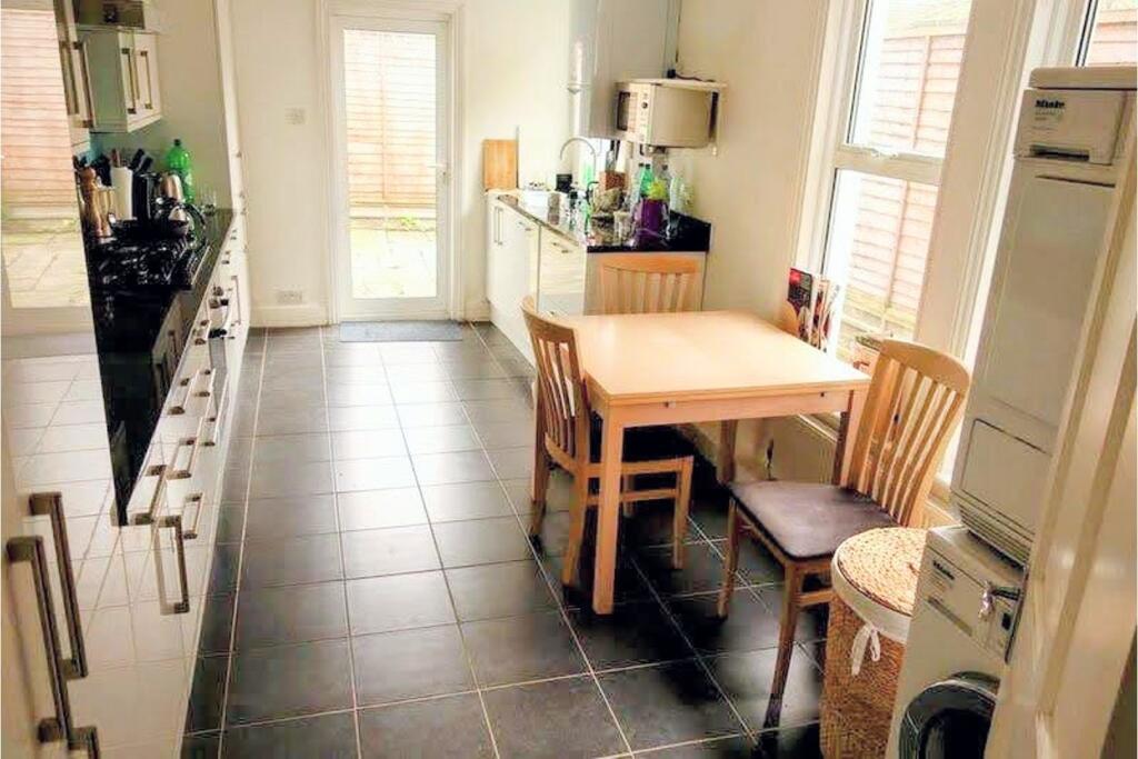 Kitchen/Breakfast