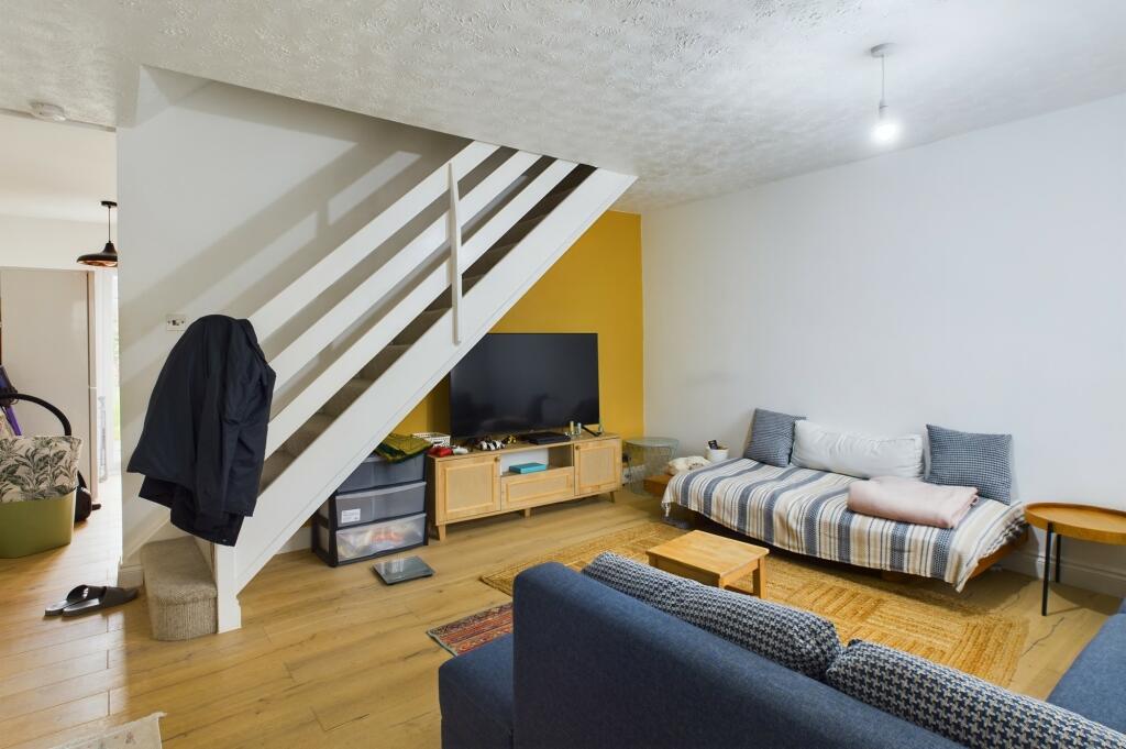 CAM02519G0-PR0194-STILL004