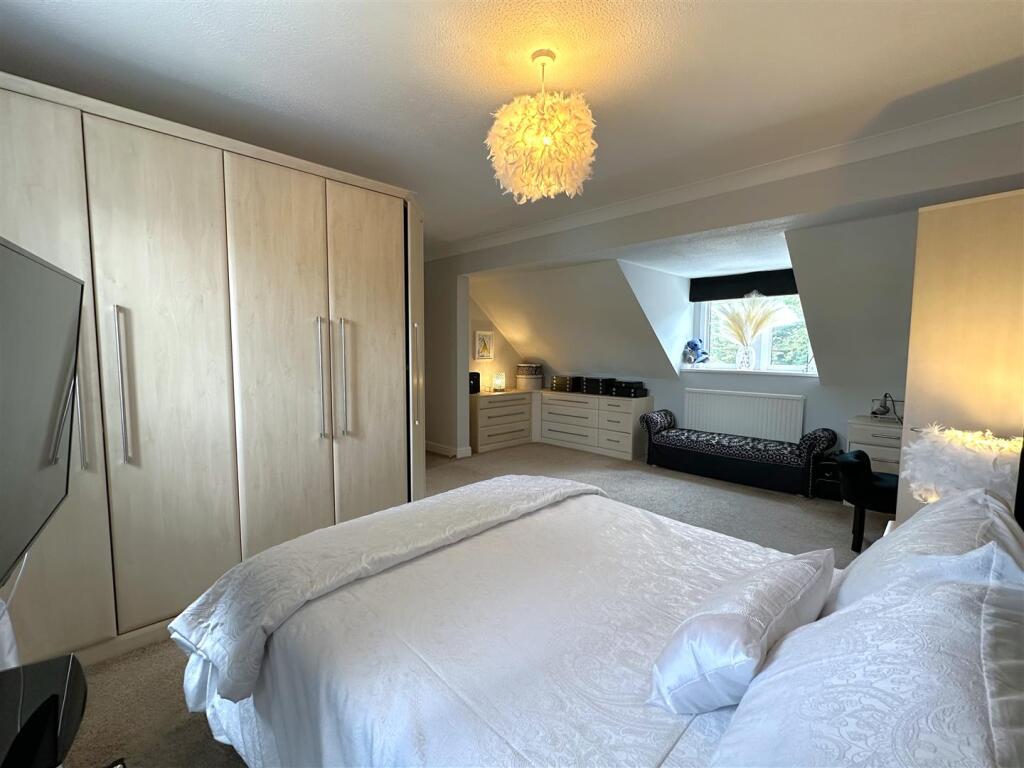 Bedroom One With Fitted Wardrobes 081