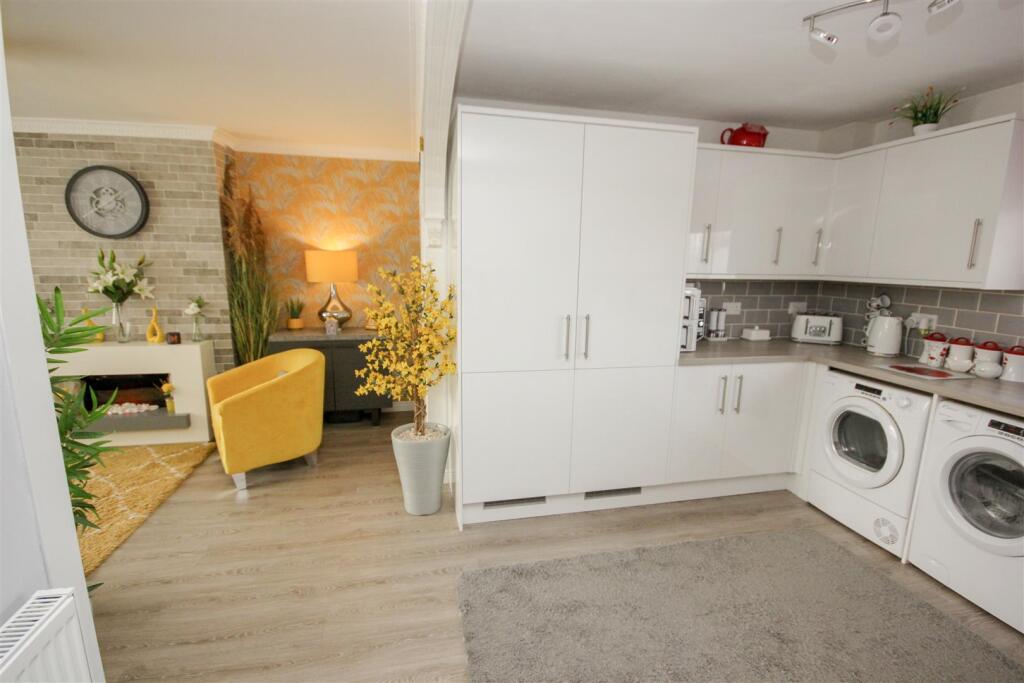 Kitchen Lounge.jpg