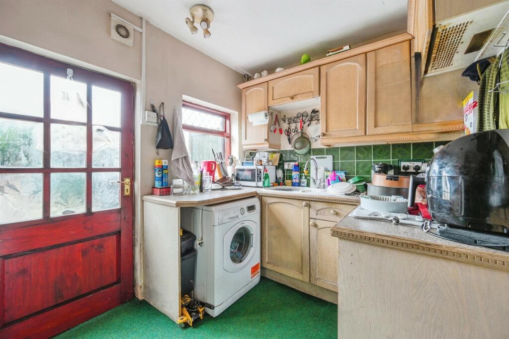 Kitchen: