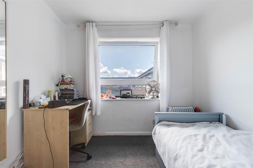 14. Bed 2 Ang 1.jpg