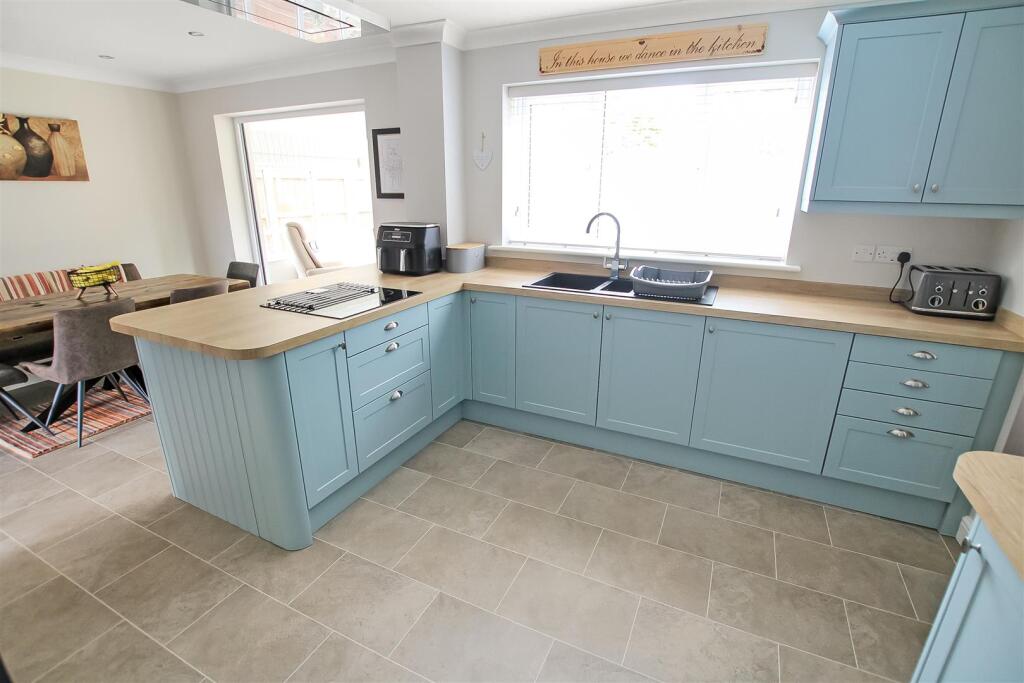 Kitchen (2).jpg