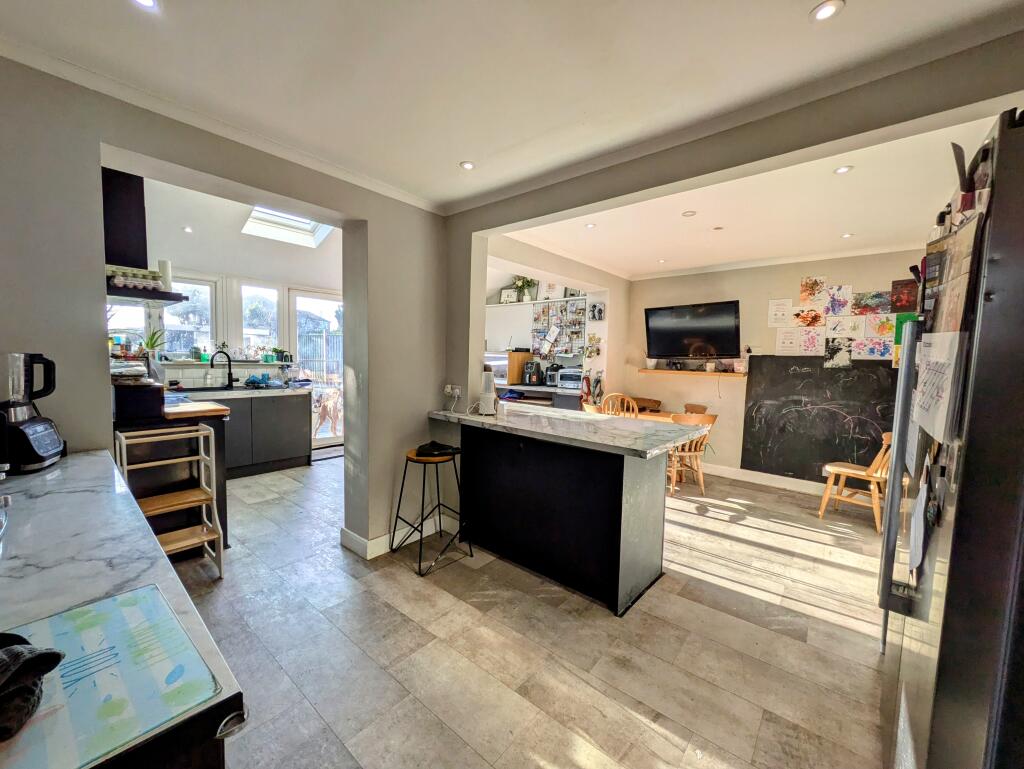 Kitchen, Breakfast &amp; Dining