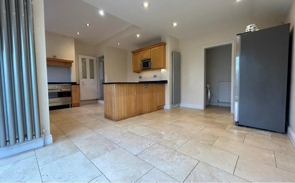 Kitchen/dining rm