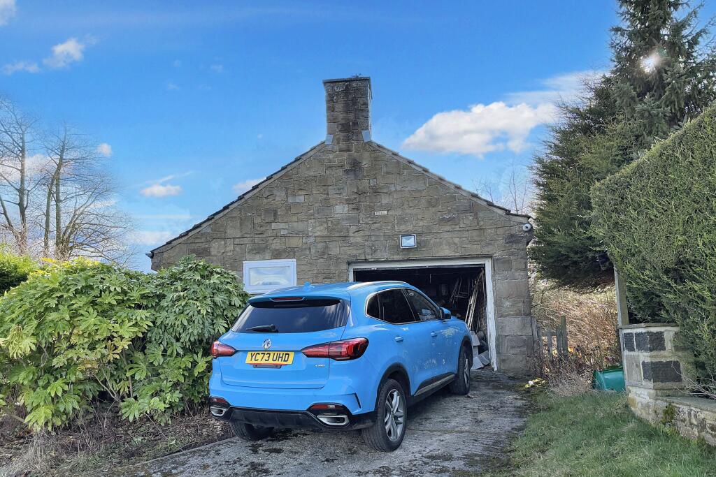 East Bungalow, Silsden Reservoir, High Brunthwaite, Silsden, Keighley, BD20 0NH