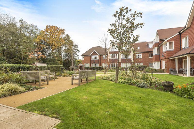  Landscaped gardens with seating