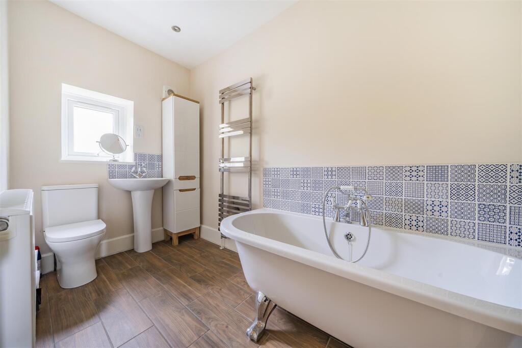 Perivale bathroom.jpg