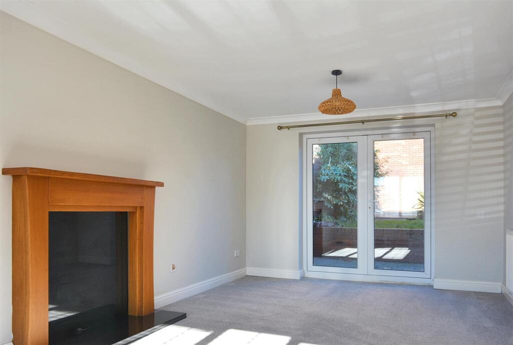 Living Room 2.jpeg