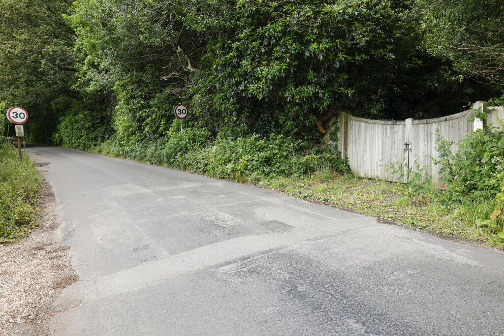 Tennysons Lane, Haselmere, GU27 3AF NB 26